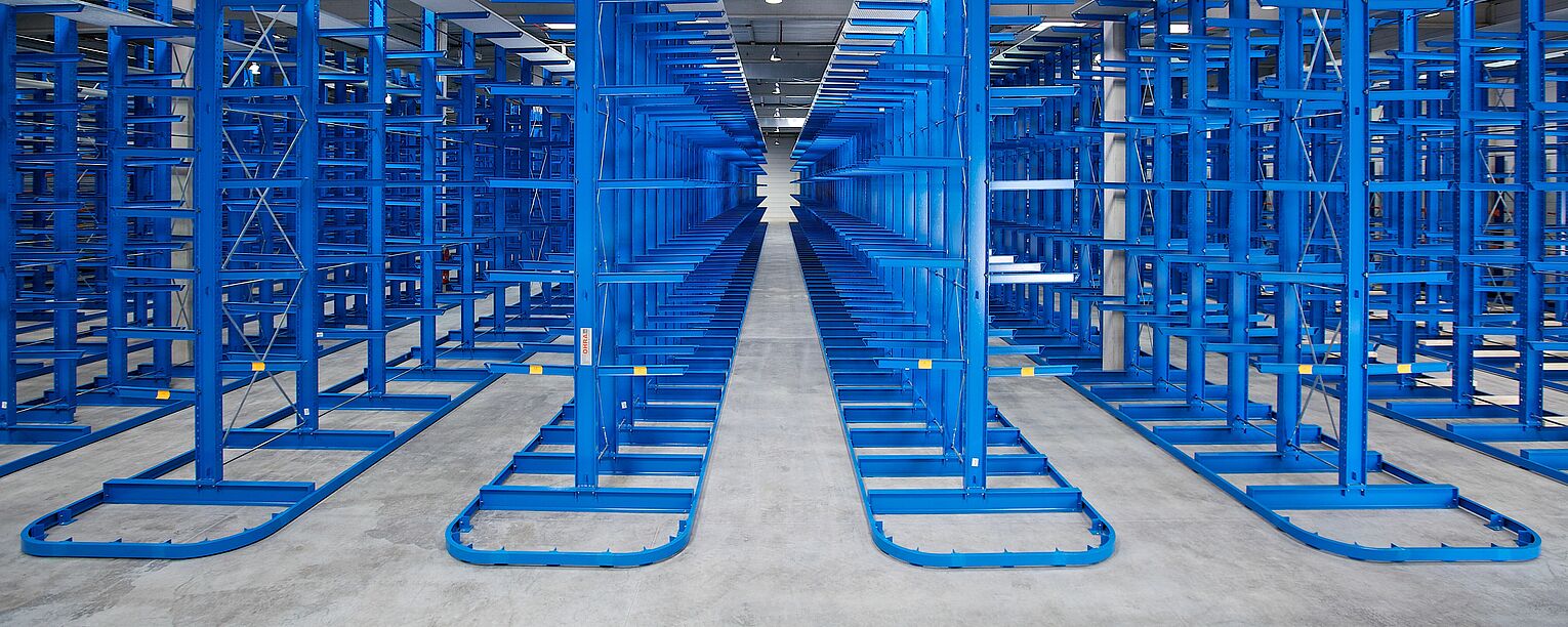 [Translate "Poland"] Cantilever racking for narrow aisle