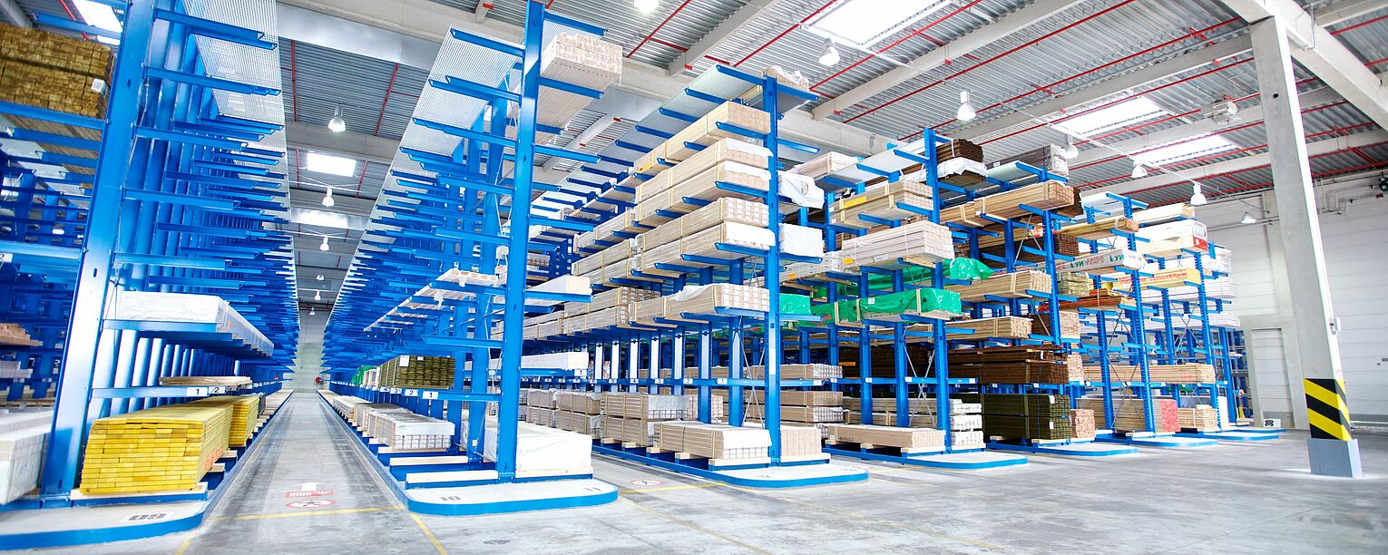 [Translate "Poland"] Cantilever racking for narrow aisle