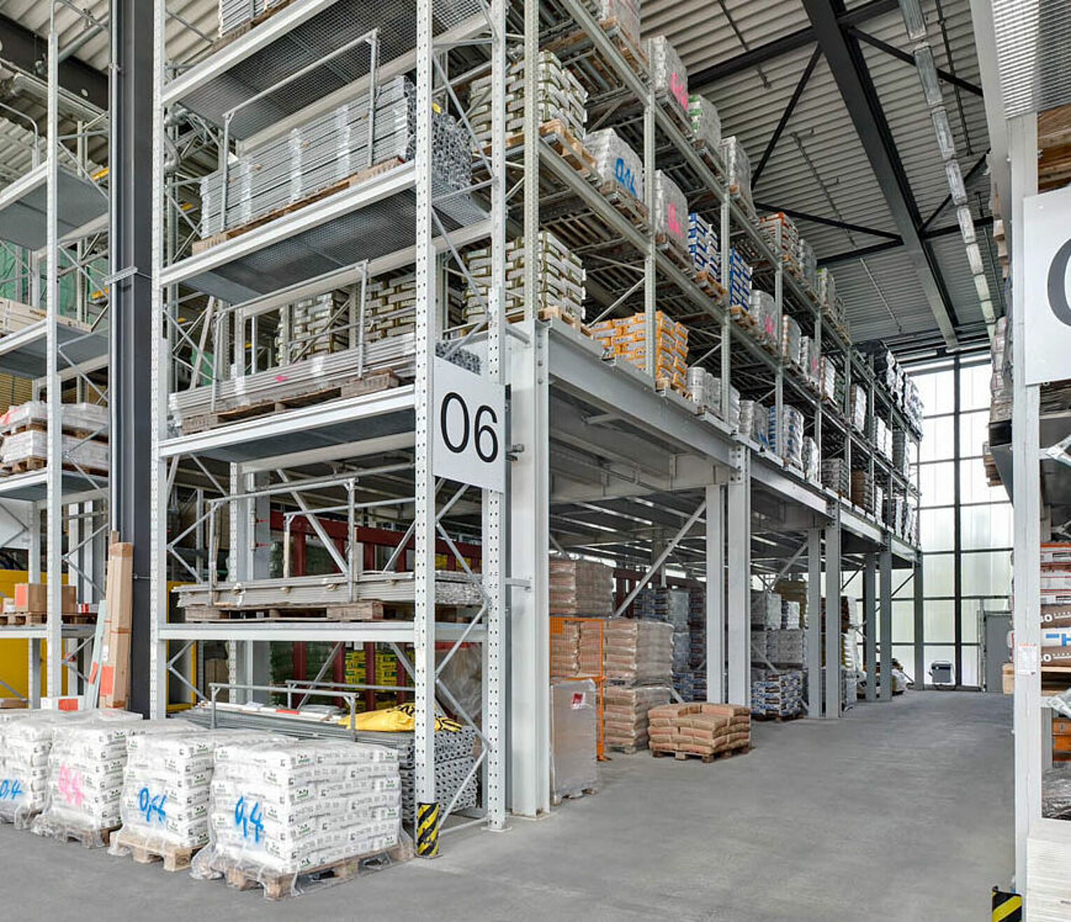 [Translate "Poland"] Cantilever racking Multi-tier storage