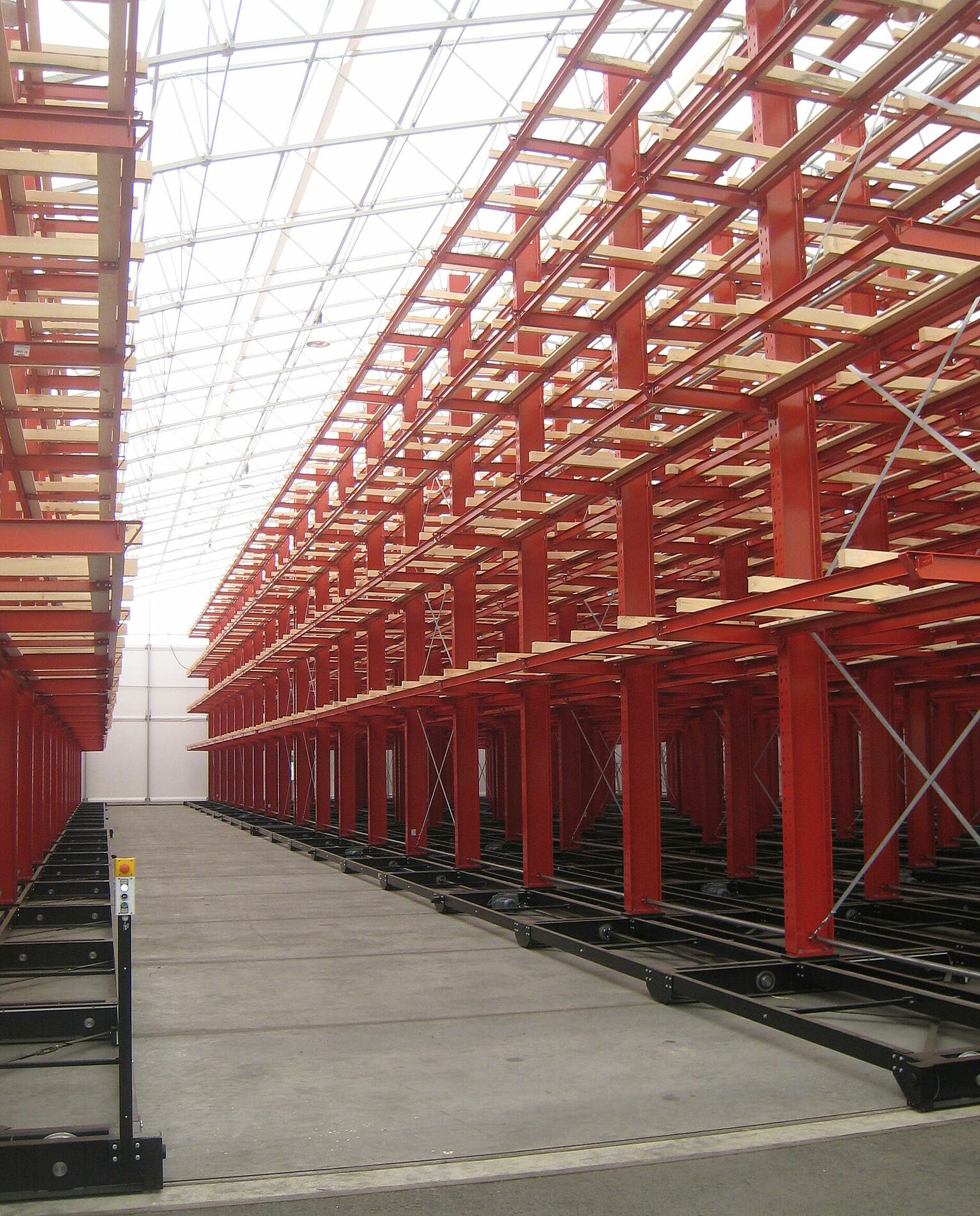 [Translate "Poland"] Mobile cantilever racking