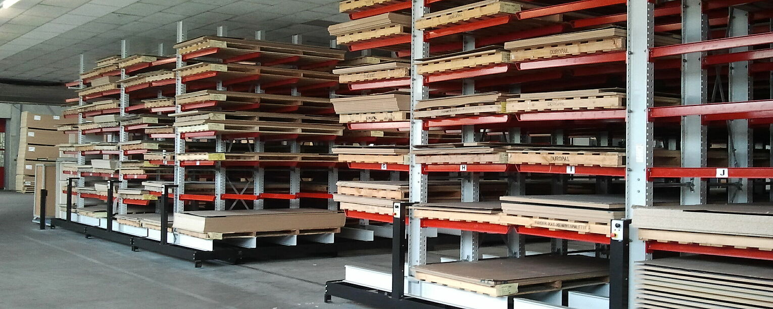 [Translate "Poland"] Mobile cantilever racking