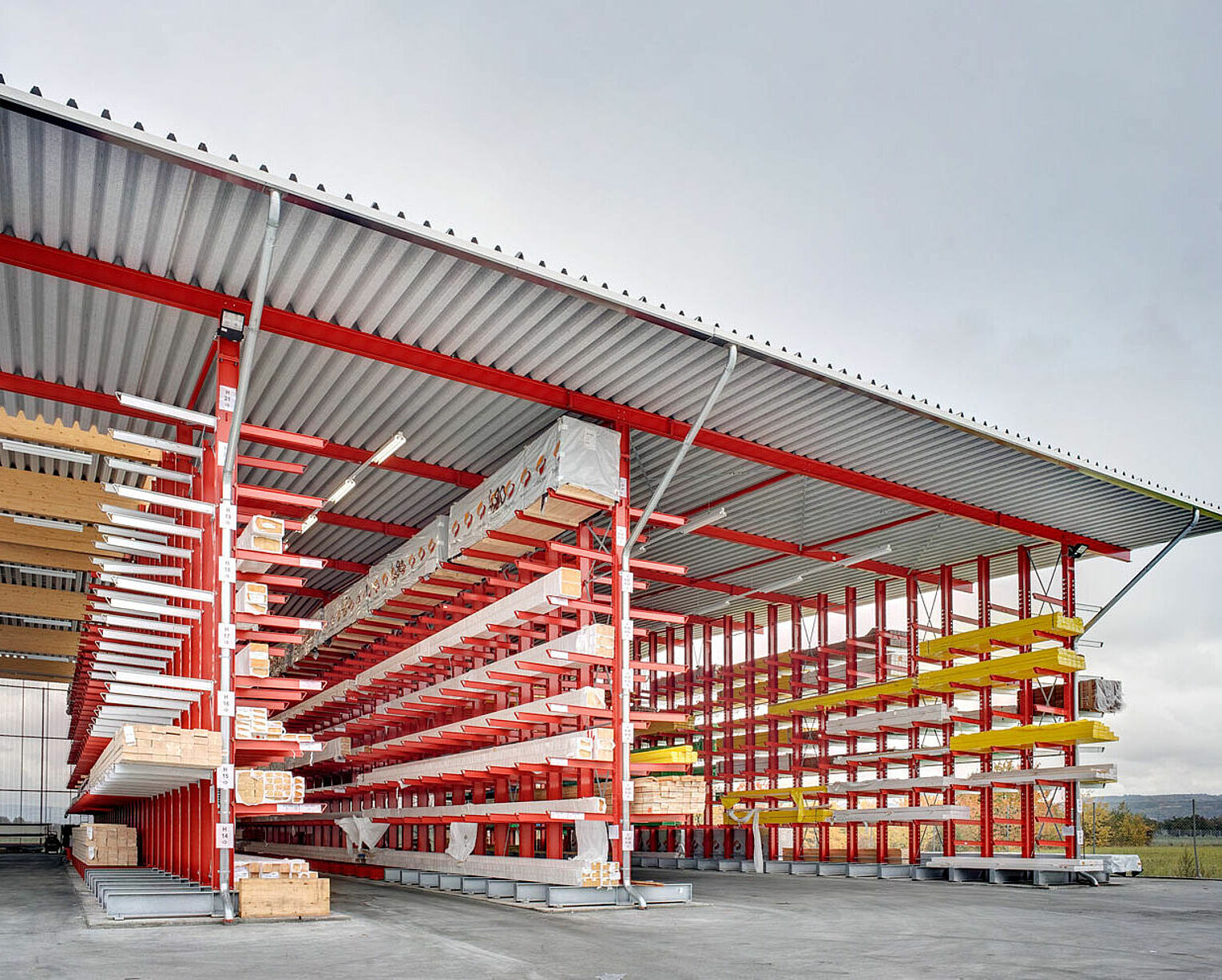 [Translate "Poland"] Rack-clad warehouse Cantilever racking