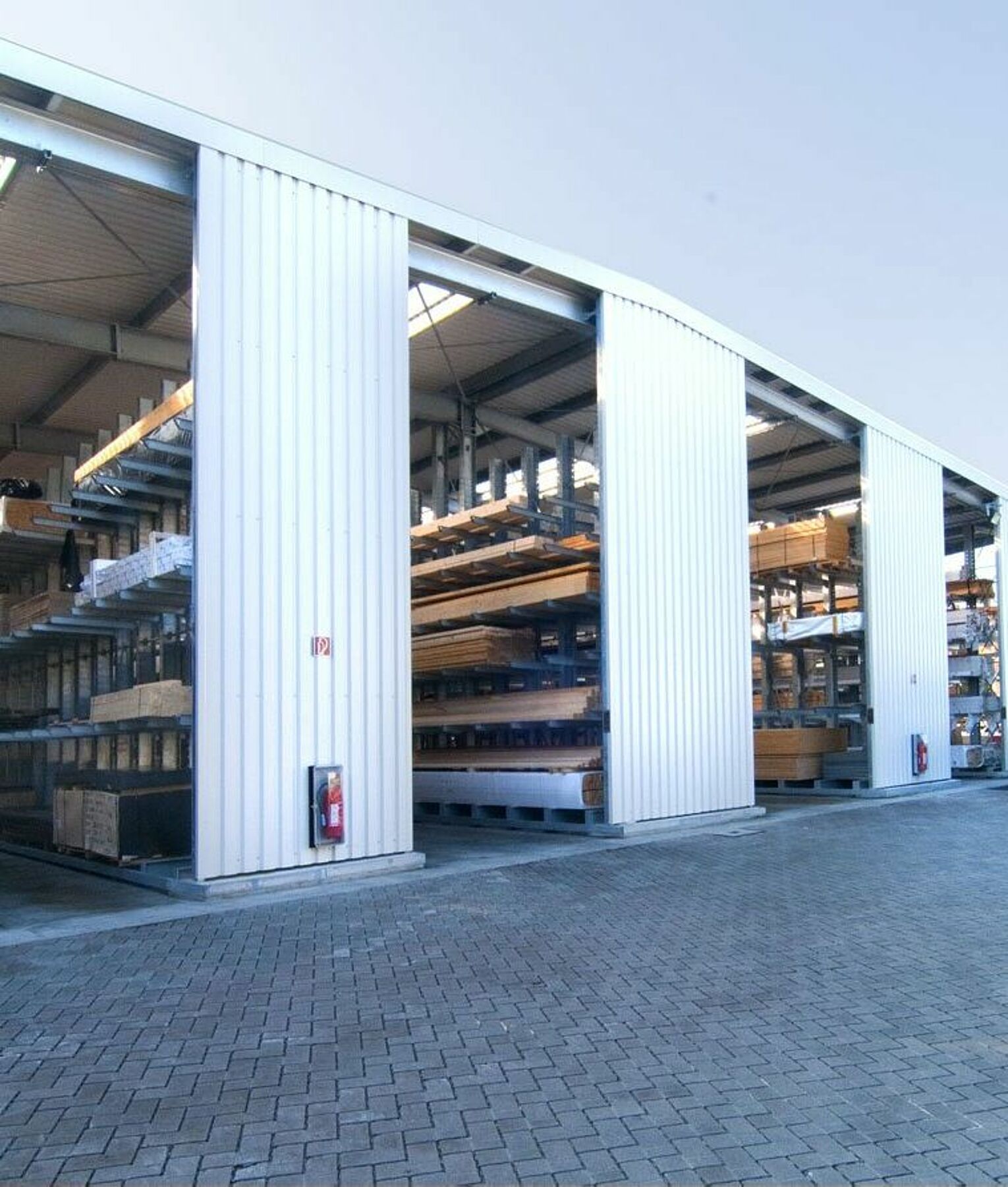 [Translate "Poland"] Rack-clad warehouse Cantilever racking