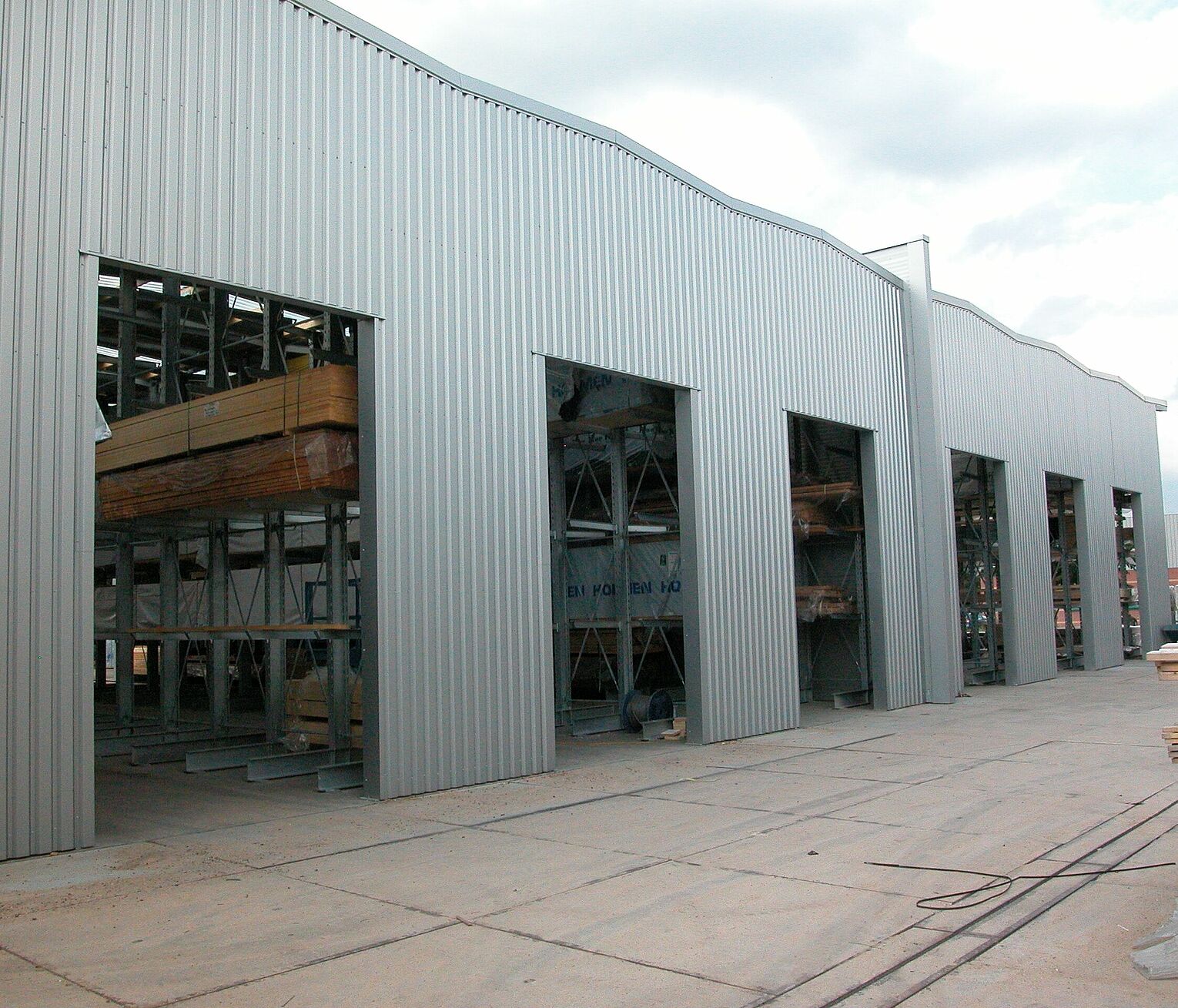 [Translate "Poland"] Rack-clad warehouse Cantilever racking