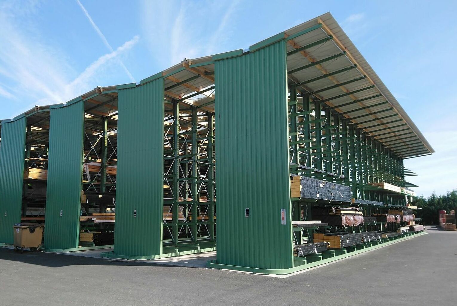 [Translate "Poland"] Rack-clad warehouse Cantilever racking