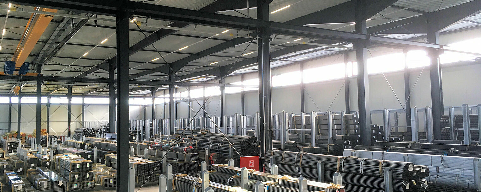 [Translate "Poland"] Cantilever racking Industry solution