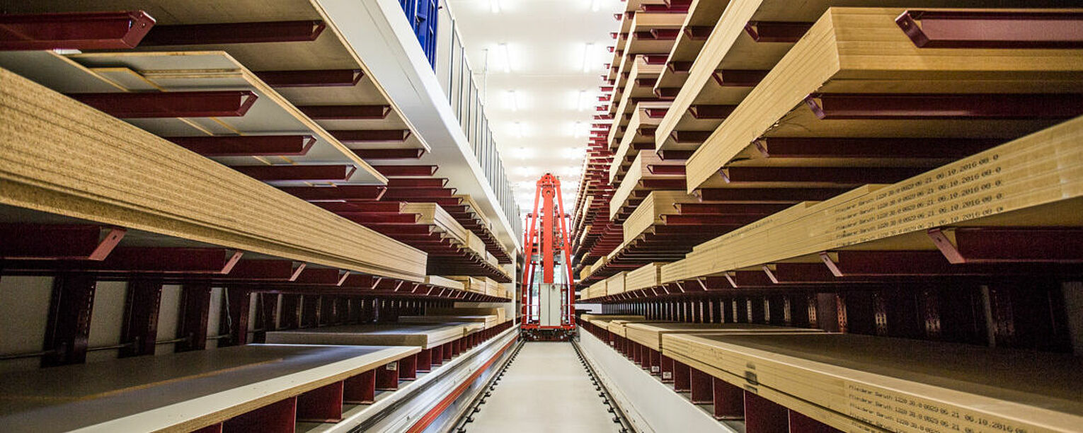 [Translate "Poland"] Cantilever racking timber trade