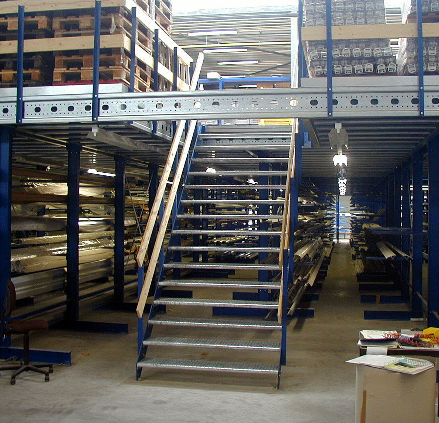 [Translate "Poland"] Cantilever racking Multi-tier storage