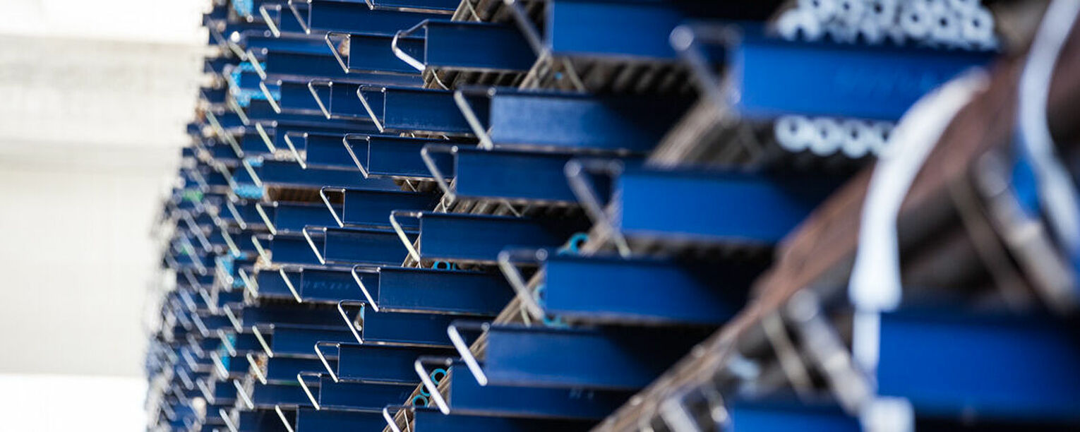 [Translate "Poland"] Cantilever racking Industry solution