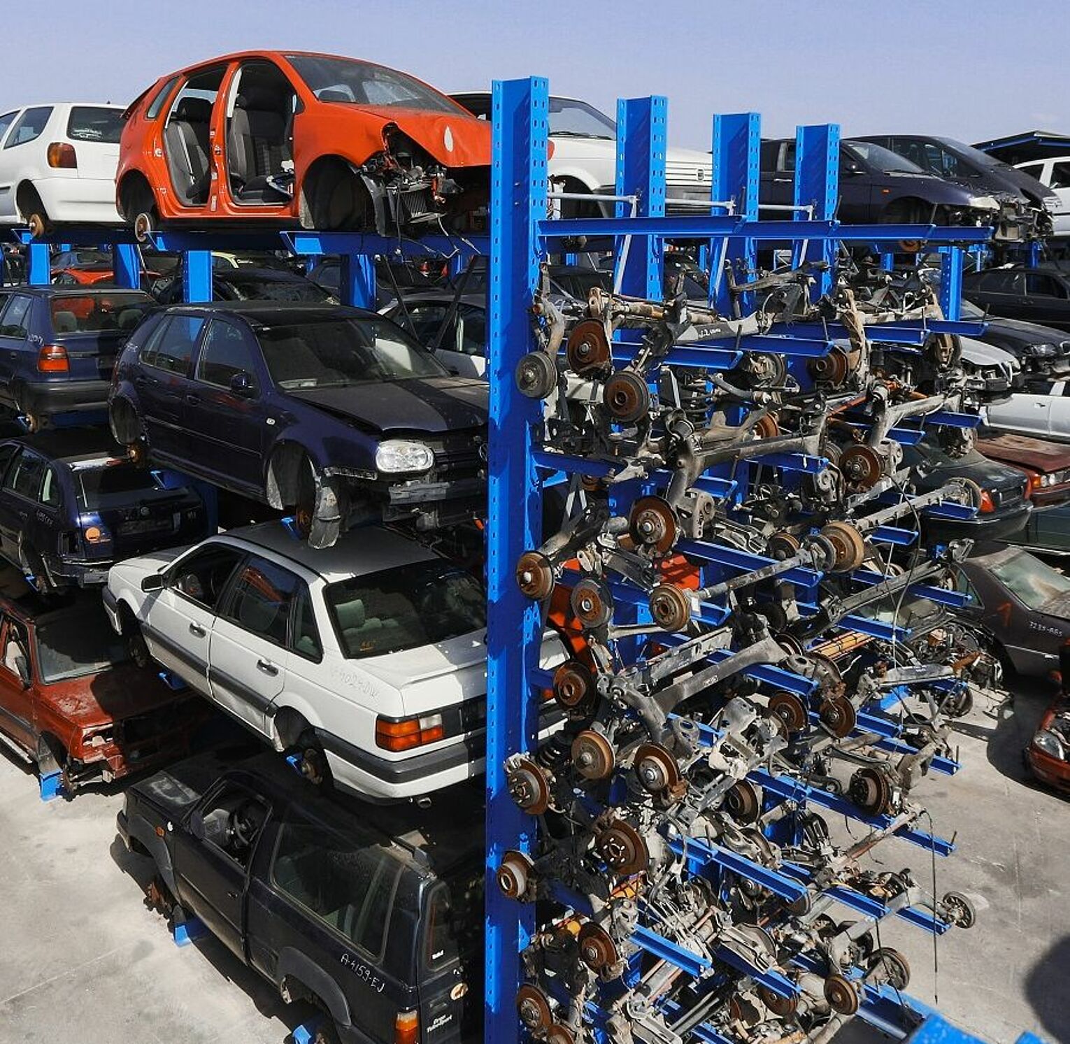 [Translate "Poland"] Cantilever racking Car dismantler