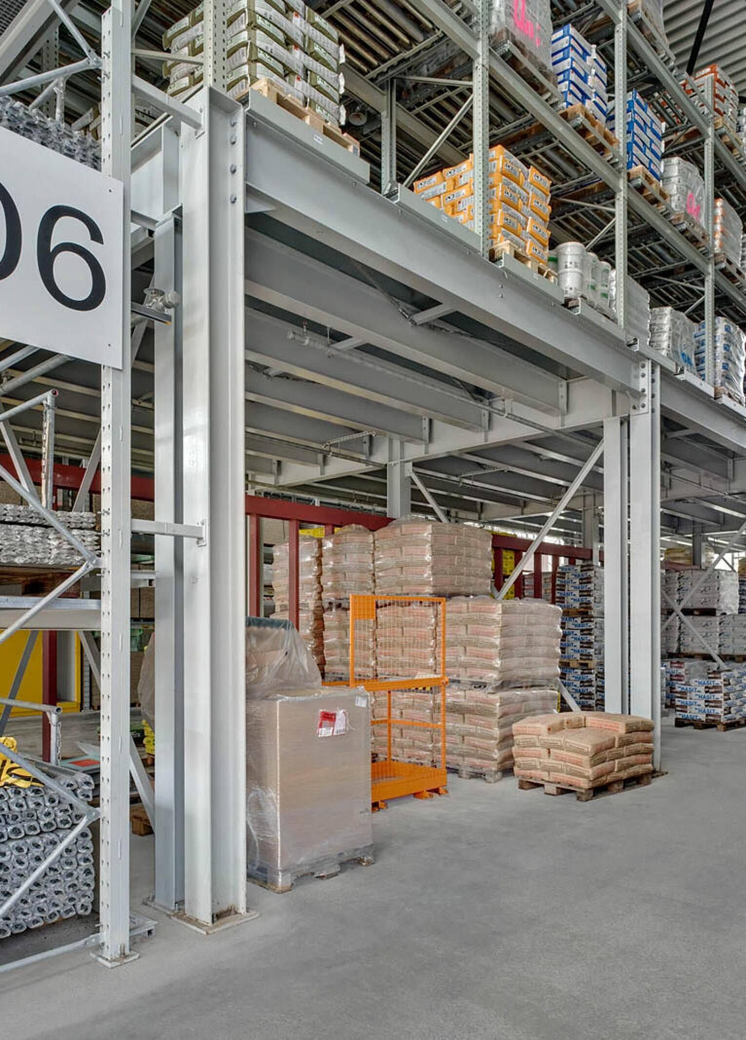 [Translate "Poland"] Cantilever racking Multi-tier storage