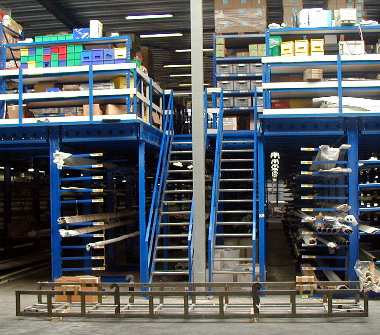 [Translate "Poland"] Cantilever racking Multi-tier storage