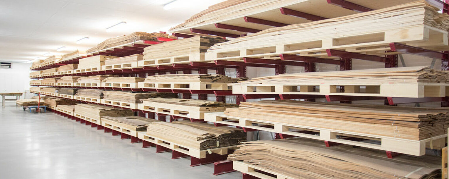 [Translate "Poland"] Cantilever racking timber trade